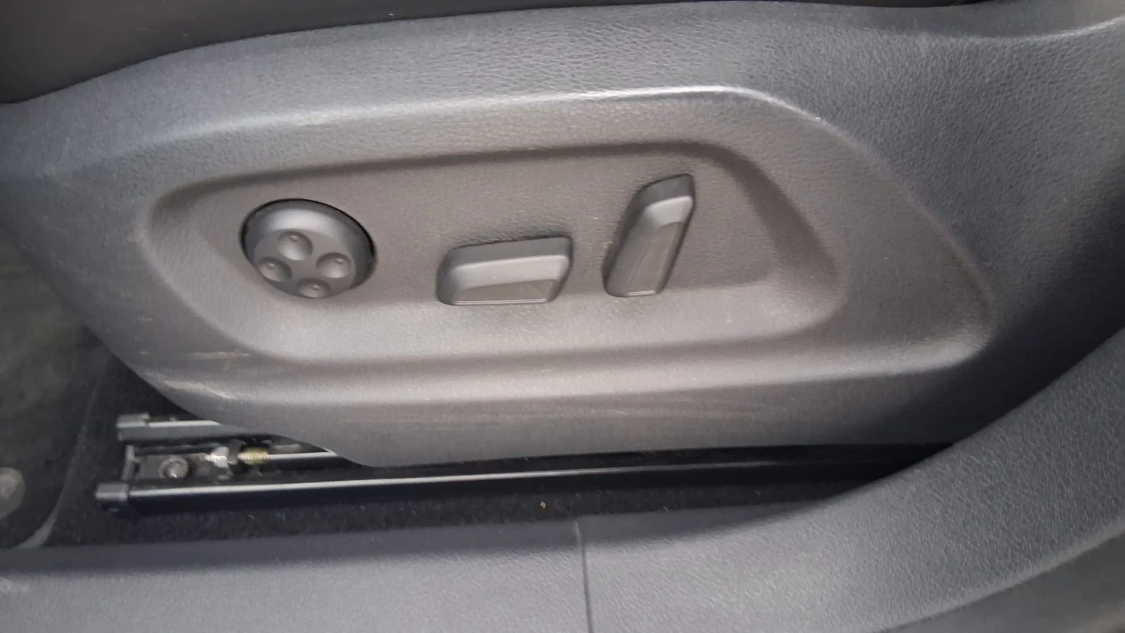 VW Tiguan Volkswagen Tiguan 2.0TDI 140konq, снимка 15 - Автомобили и джипове - 54471462