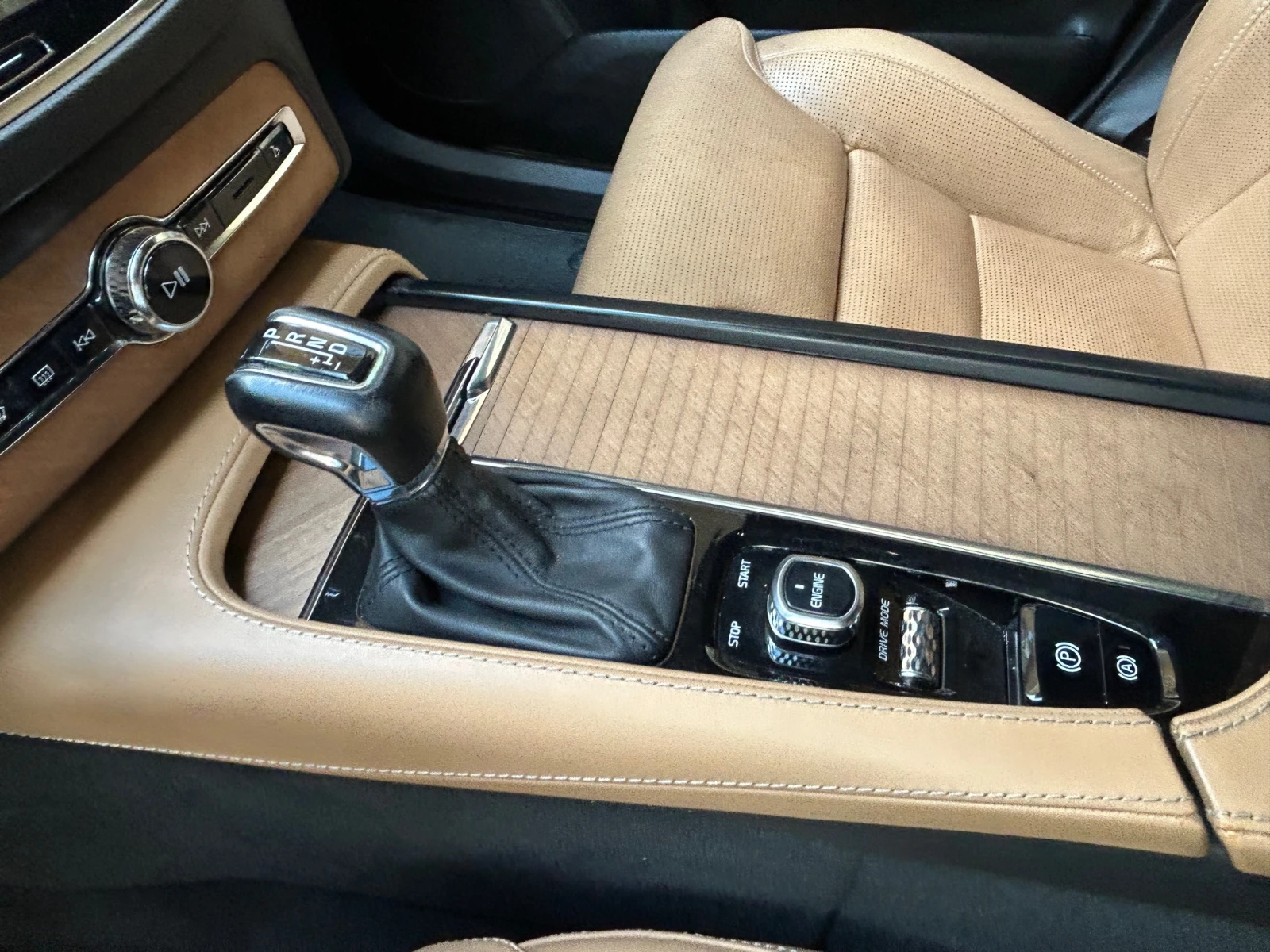 Volvo Xc90 2.0/D5/4x4/Inscription, снимка 16 - Автомобили и джипове - 54716493