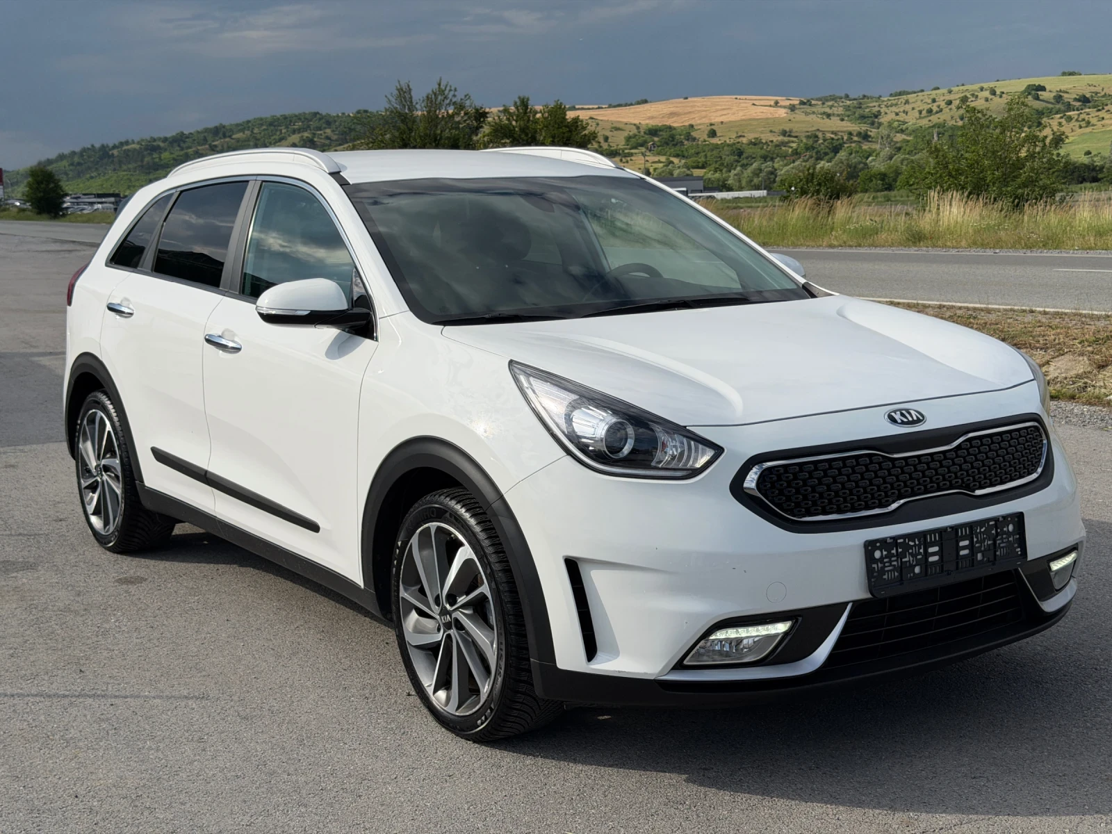 Kia Niro 1.6 HYBRID, снимка 2 - Автомобили и джипове - 54803262