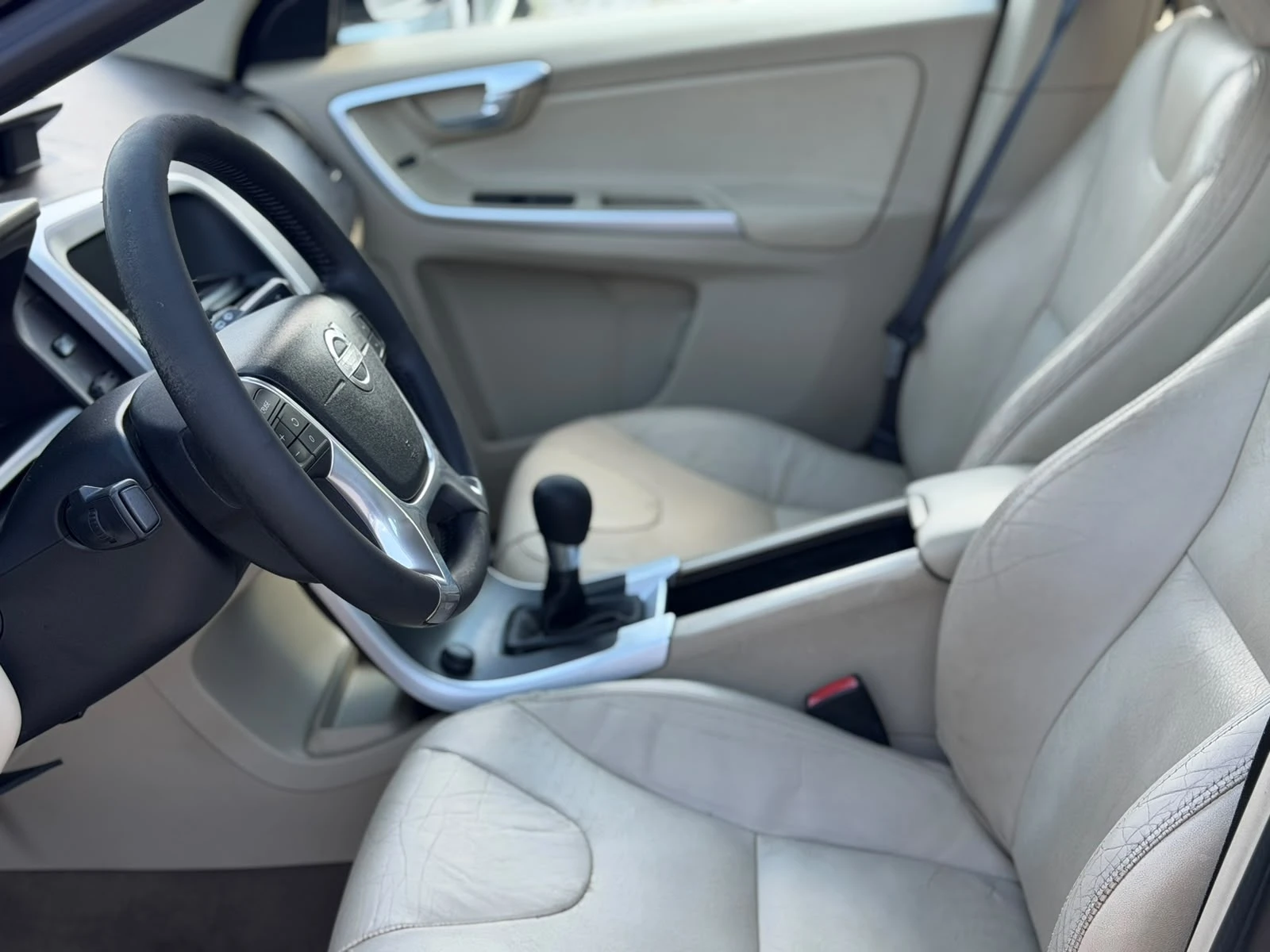 Volvo XC60 2.4D5 Италия АWD, снимка 10 - Автомобили и джипове - 54855300