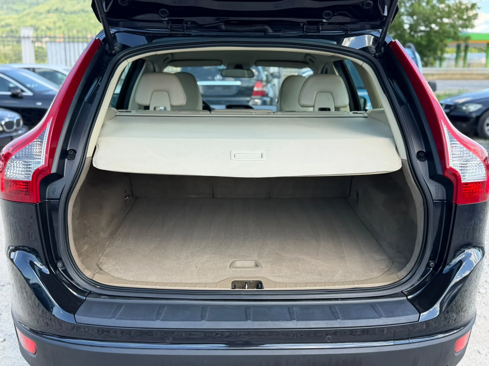 Volvo XC60 2.4D5 Италия АWD, снимка 15 - Автомобили и джипове - 54855300