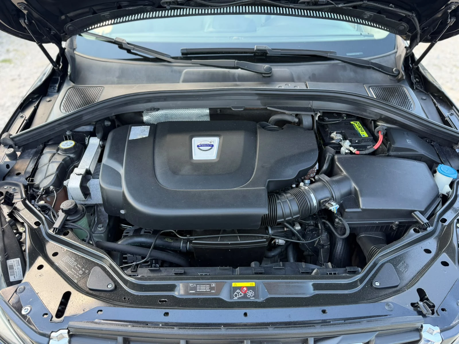 Volvo XC60 2.4D5 Италия АWD, снимка 14 - Автомобили и джипове - 54855300