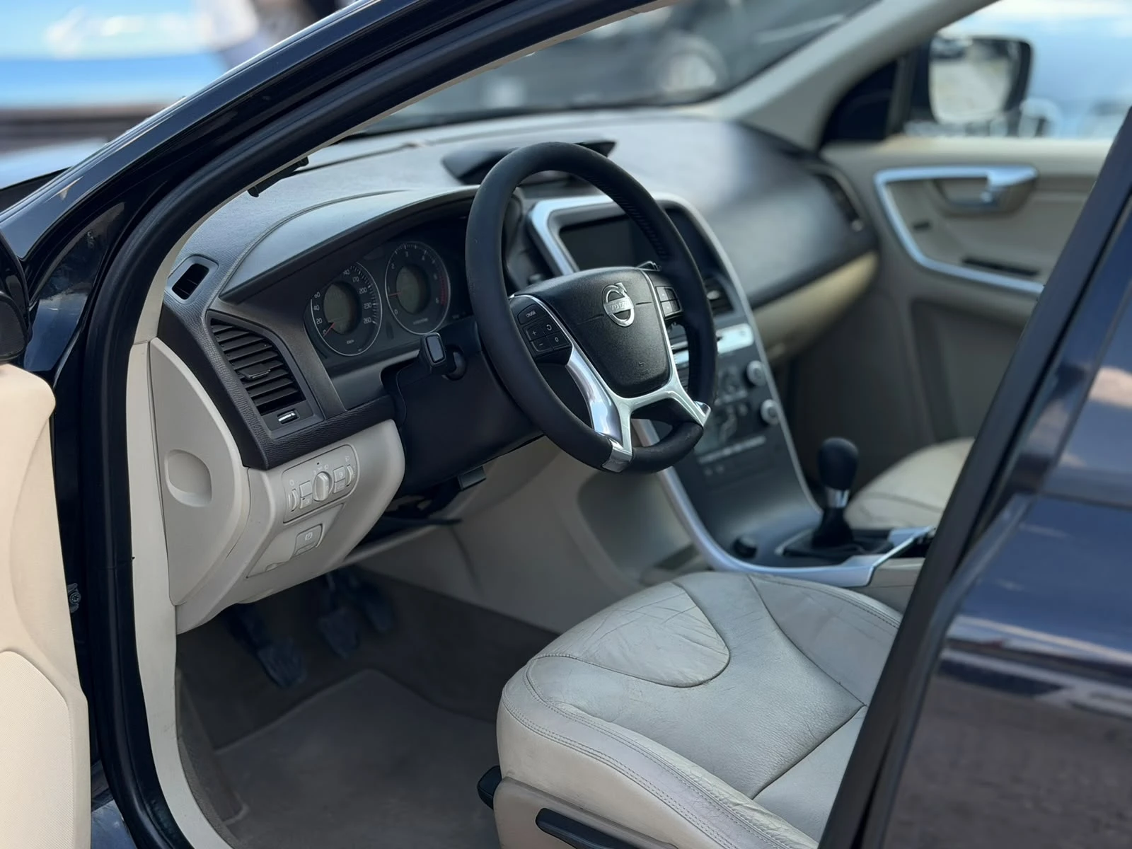 Volvo XC60 2.4D5 Италия АWD, снимка 9 - Автомобили и джипове - 54855300