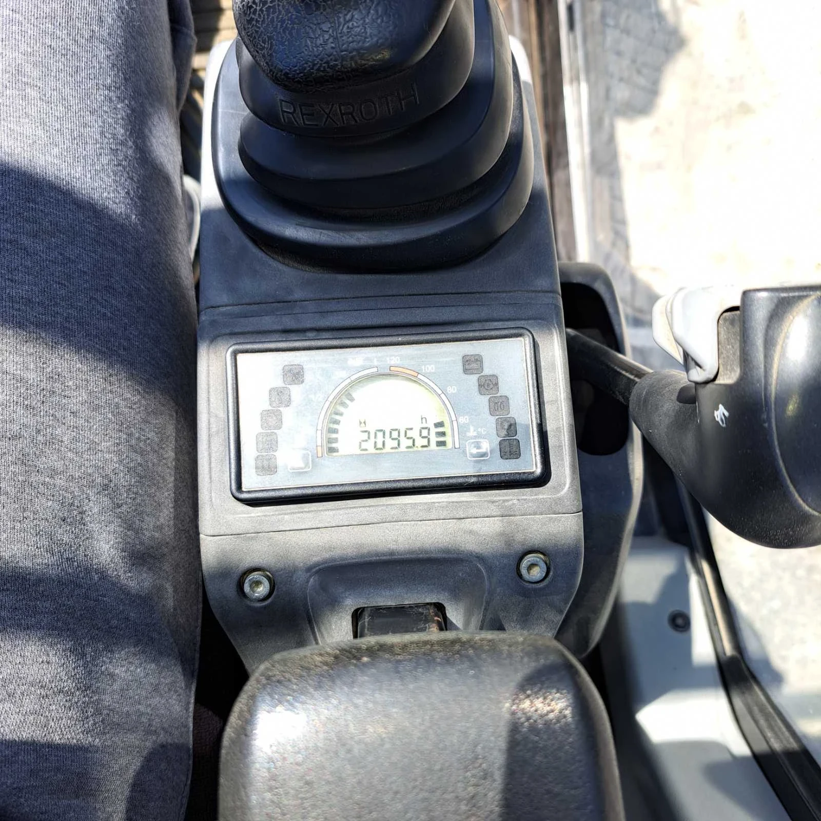 Багер Cat 301.7D - изображение 7