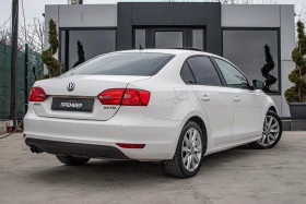 VW Jetta 2.0TDI - АВТОМАТИК - НОВ МАХОВИК - 6М ГАРАНЦИЯ!, снимка 4