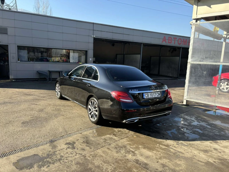 Mercedes-Benz E 220, снимка 4 - Автомобили и джипове - 48115778