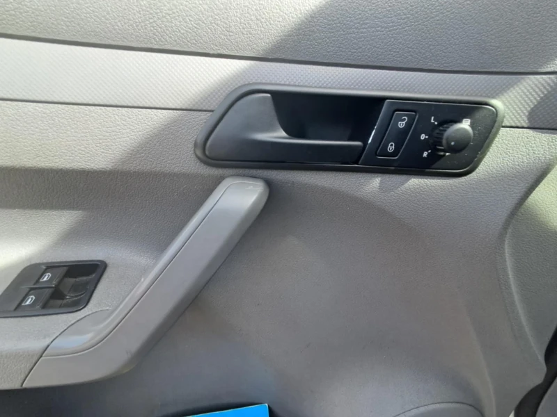 VW Caddy 1, 9 TDI Хладилен , снимка 15 - Автомобили и джипове - 49485242