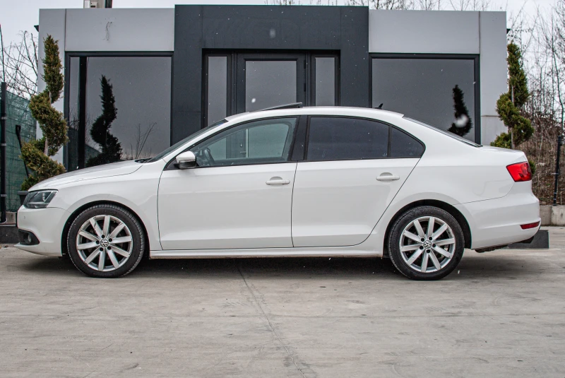 VW Jetta 2.0TDI - АВТОМАТИК - НОВ МАХОВИК - 6М ГАРАНЦИЯ!, снимка 8 - Автомобили и джипове - 49546497