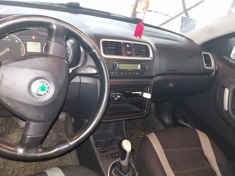 Skoda Fabia, снимка 6 - Автомобили и джипове - 52470270