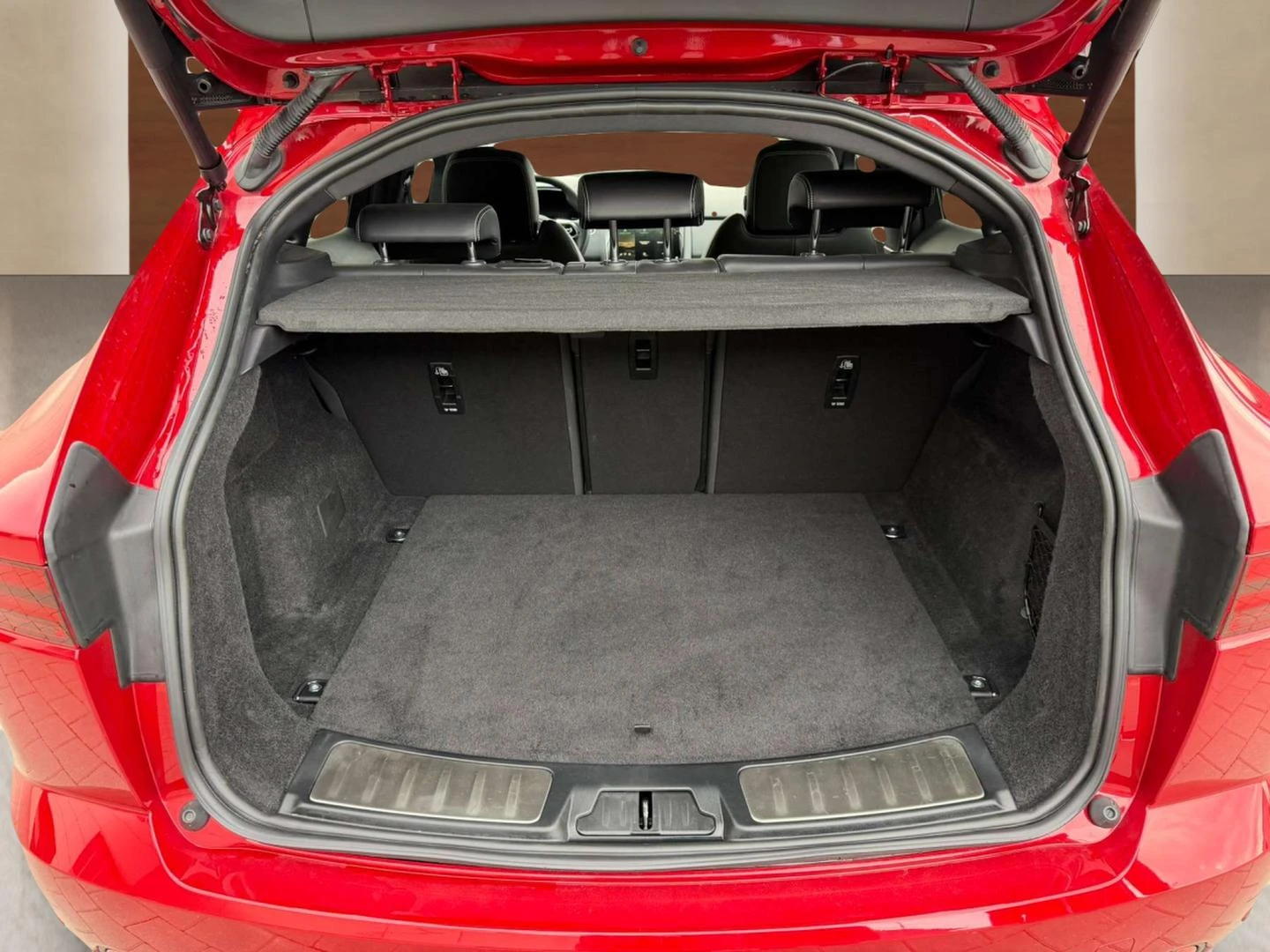 Jaguar E-pace PHEV | Mobile.bg   16