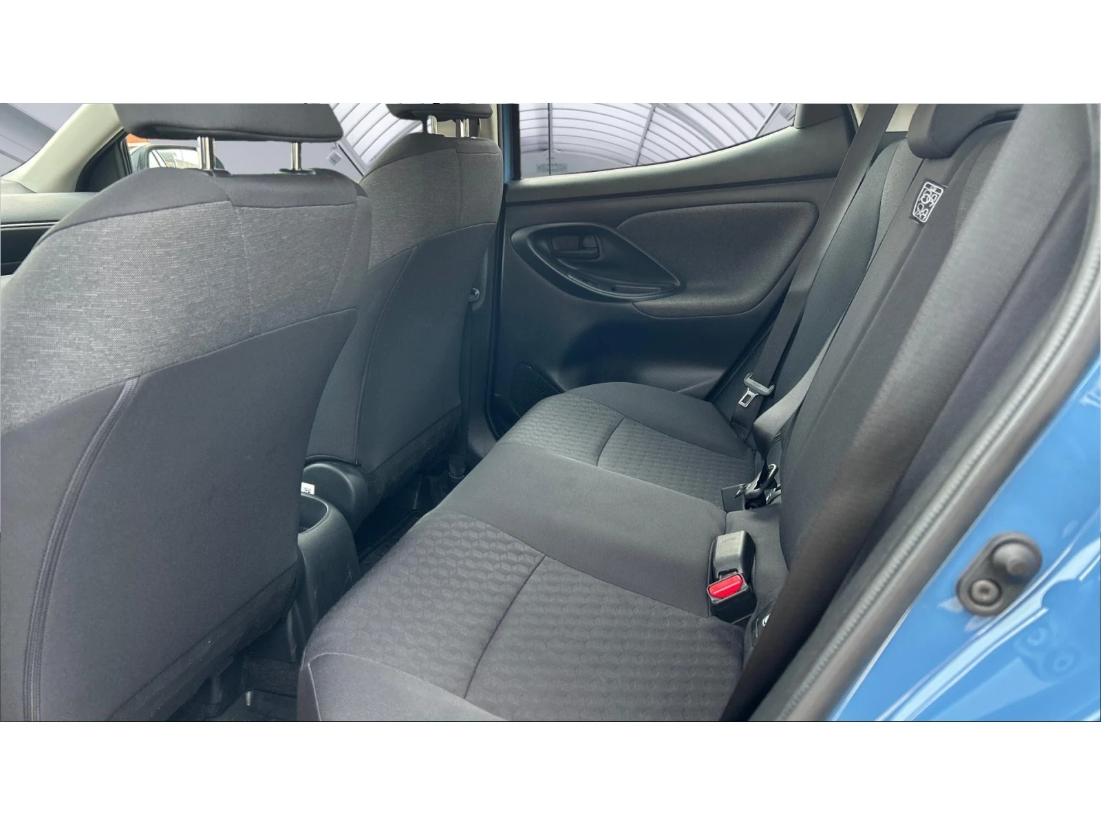 Toyota Yaris 1.5i M/T, Месечна вноска от 333 лв. - изображение 10