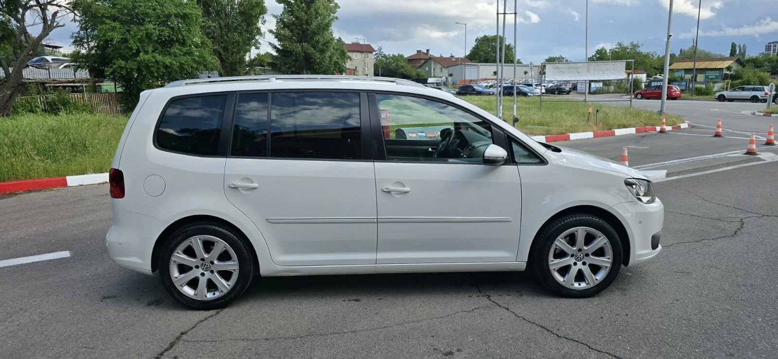 VW Touran УНИКАТ-7 МЕСТЕН-2000 КУБ.-170 К.С-АВТОМАТ, снимка 6 - Автомобили и джипове - 54751827