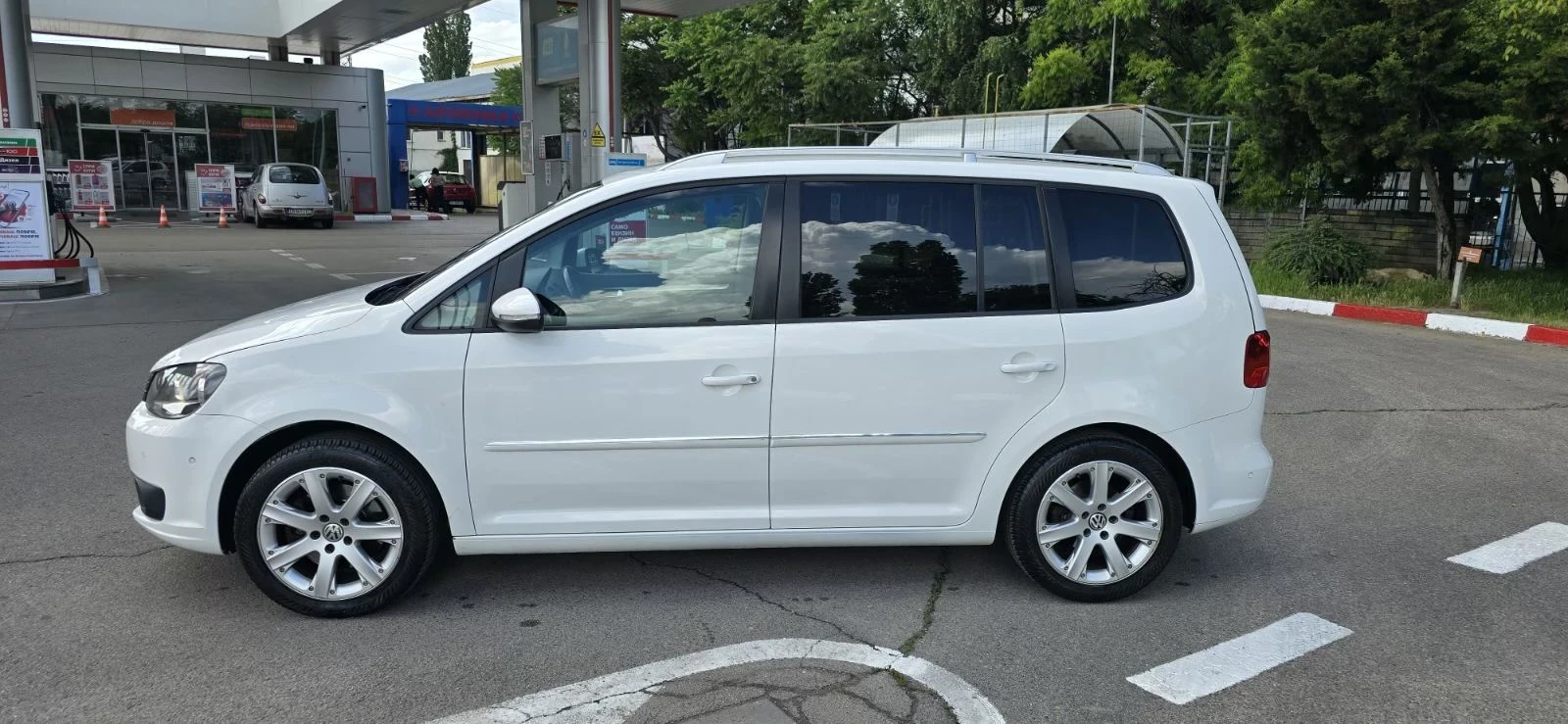 VW Touran УНИКАТ-7 МЕСТЕН-2000 КУБ.-170 К.С-АВТОМАТ, снимка 2 - Автомобили и джипове - 54751827