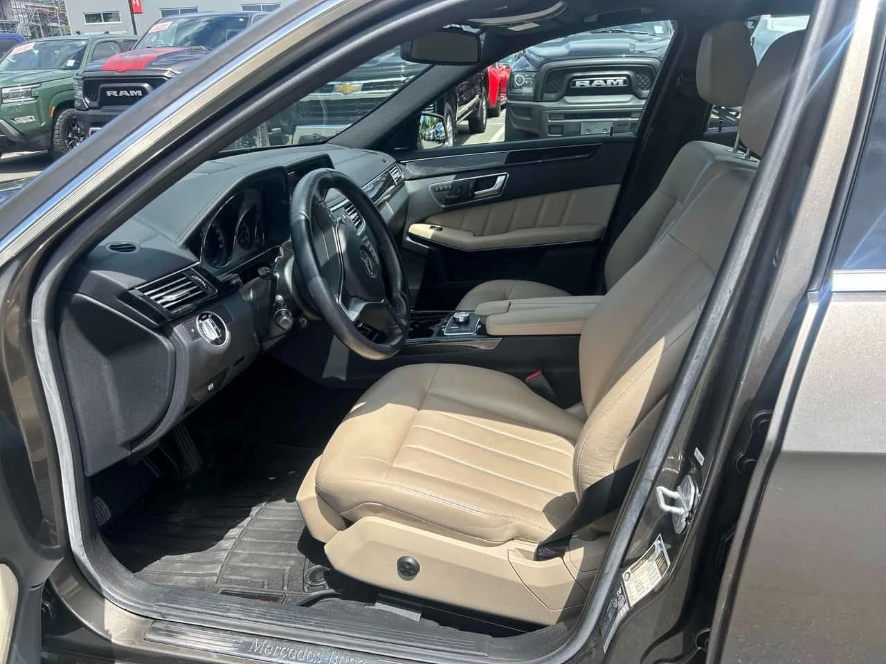 Mercedes-Benz E 350 * Wagon * 3.5 V6 4matic* CARFAX * 80k km ! * , снимка 6 - Автомобили и джипове - 55207700