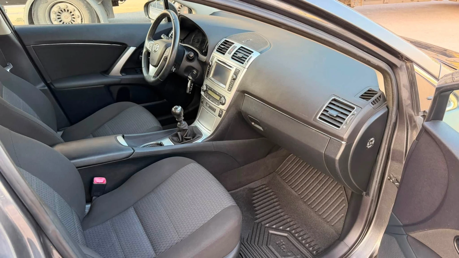 Toyota Avensis 1.8 БЕНЗИН  EURO5, снимка 8 - Автомобили и джипове - 55334580