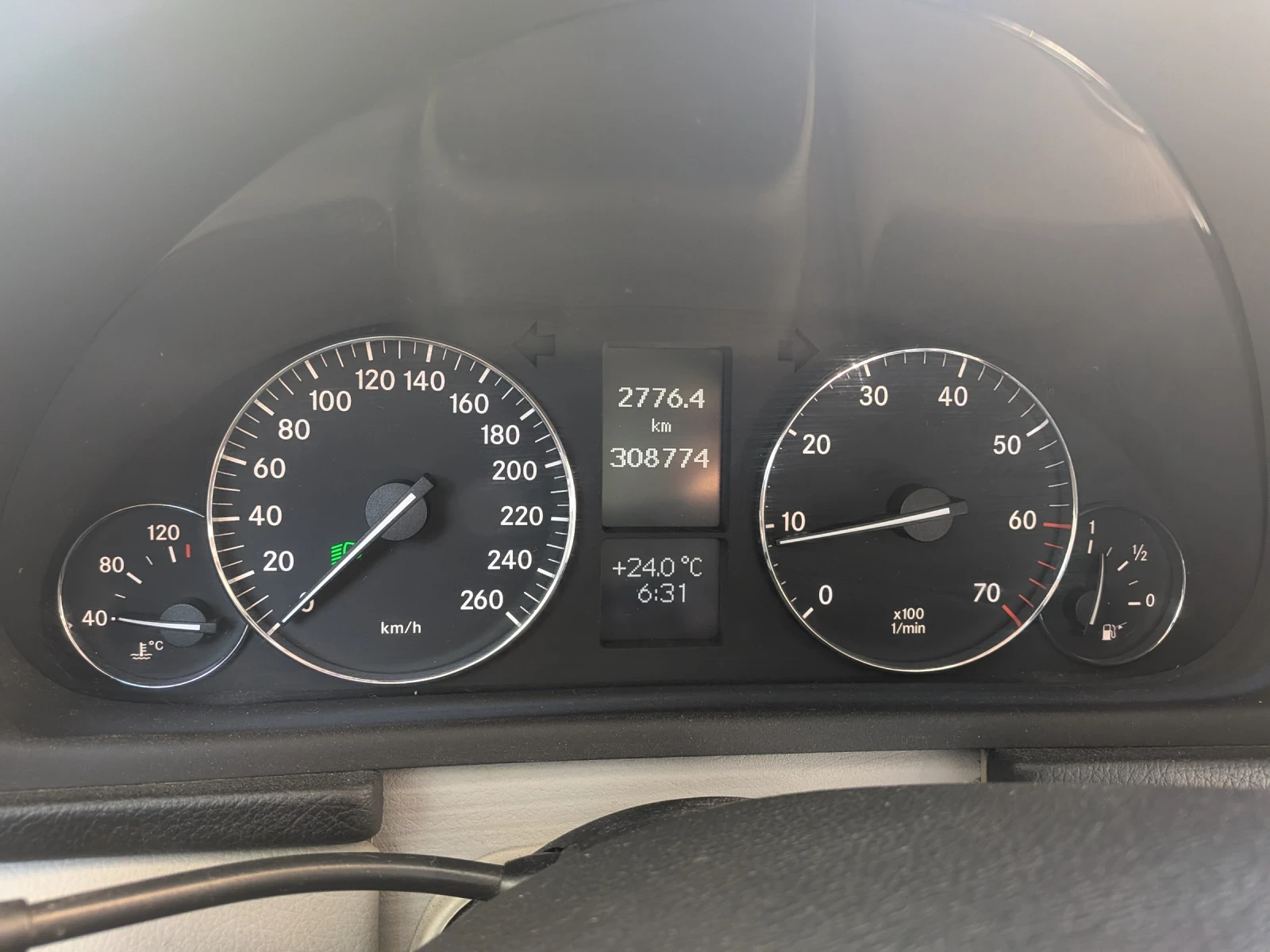 Mercedes-Benz C 180 Kompressor, снимка 3 - Автомобили и джипове - 55678145