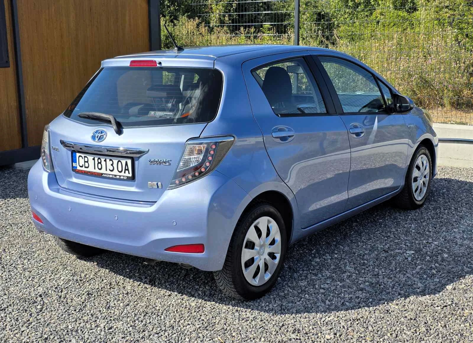 Toyota Yaris 1.5vvt-i Hybrid/Lounge, снимка 4 - Автомобили и джипове - 55690320