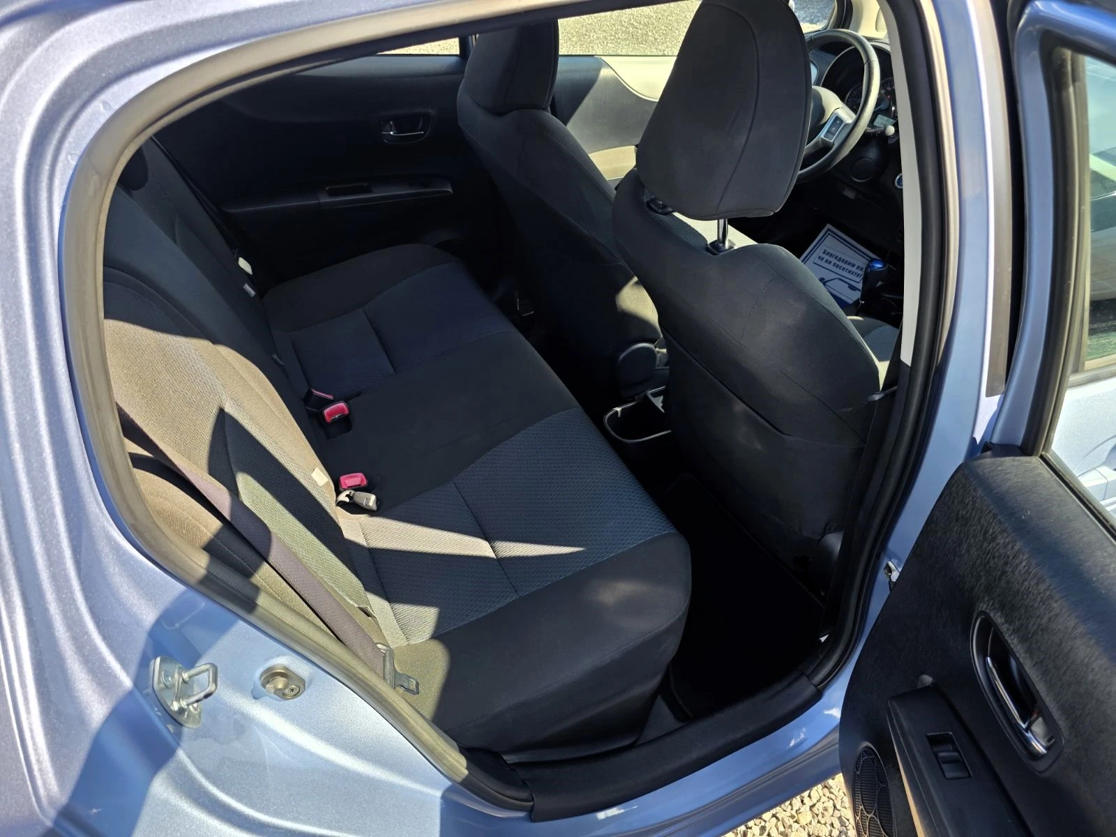 Toyota Yaris 1.5vvt-i Hybrid/Lounge, снимка 12 - Автомобили и джипове - 55690320