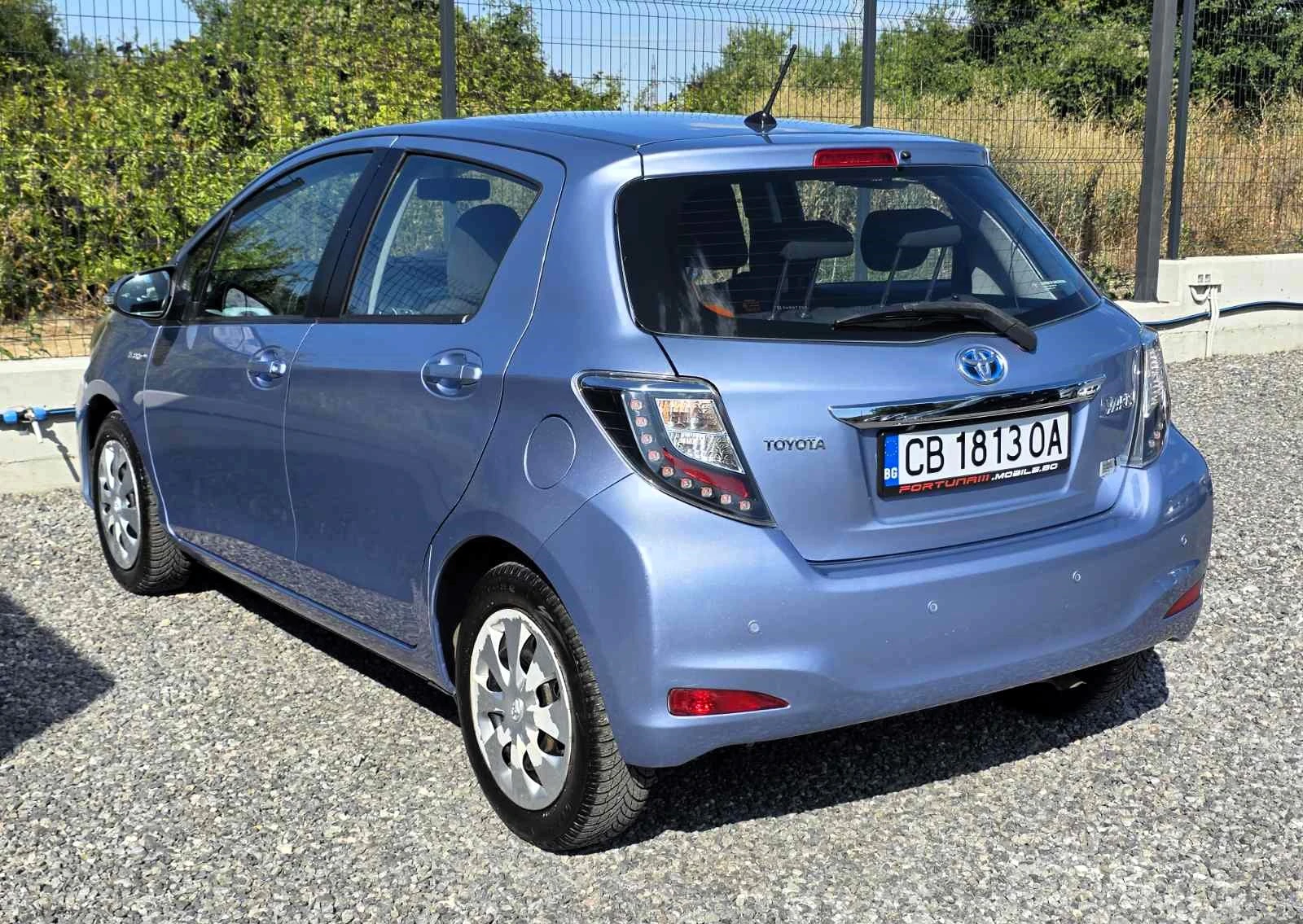 Toyota Yaris 1.5vvt-i Hybrid/Lounge, снимка 6 - Автомобили и джипове - 55690320