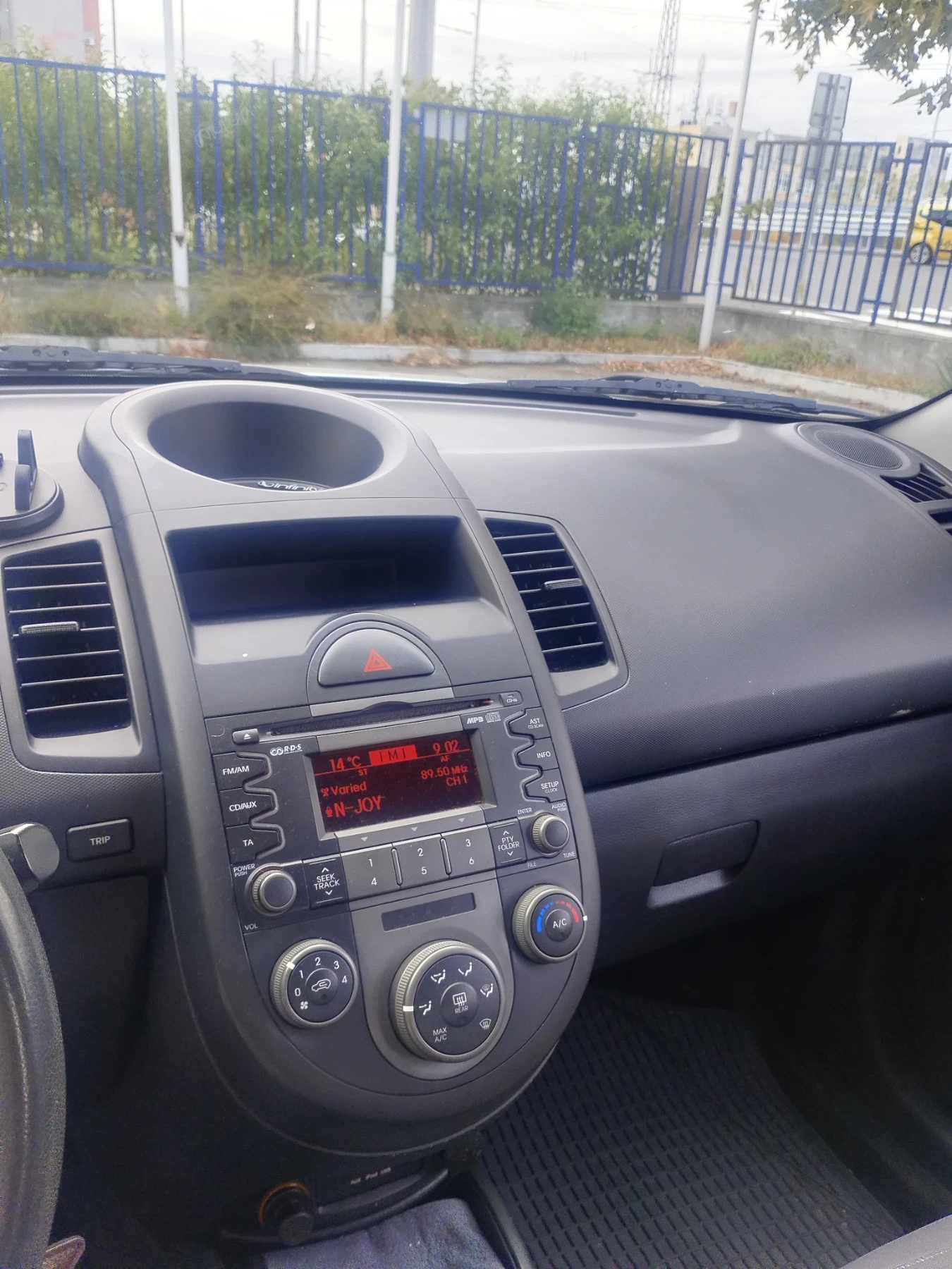 Kia Soul 1.6 CRDi, снимка 8 - Автомобили и джипове - 56295500