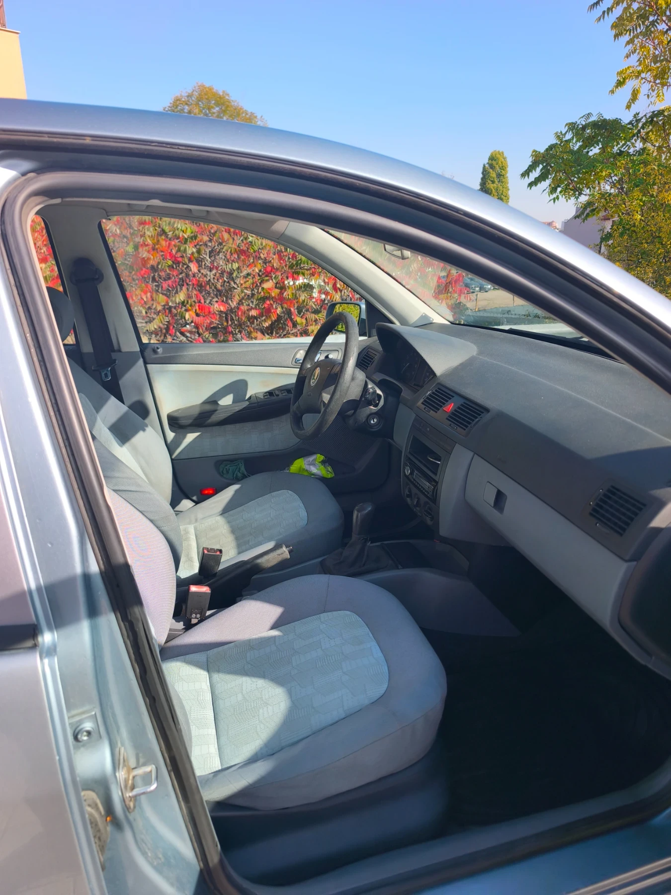 Skoda Fabia 1.4 16V Comfort, снимка 10 - Автомобили и джипове - 56596988