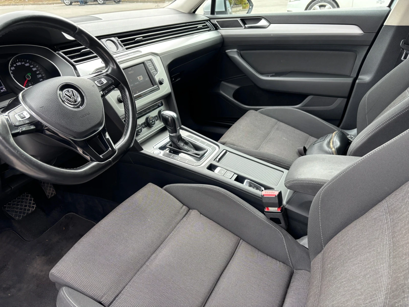 VW Passat 2.0 TDI, снимка 6 - Автомобили и джипове - 56599177