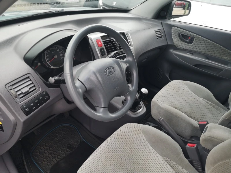 Hyundai Tucson 2.0i/4x4, снимка 9 - Автомобили и джипове - 45778818