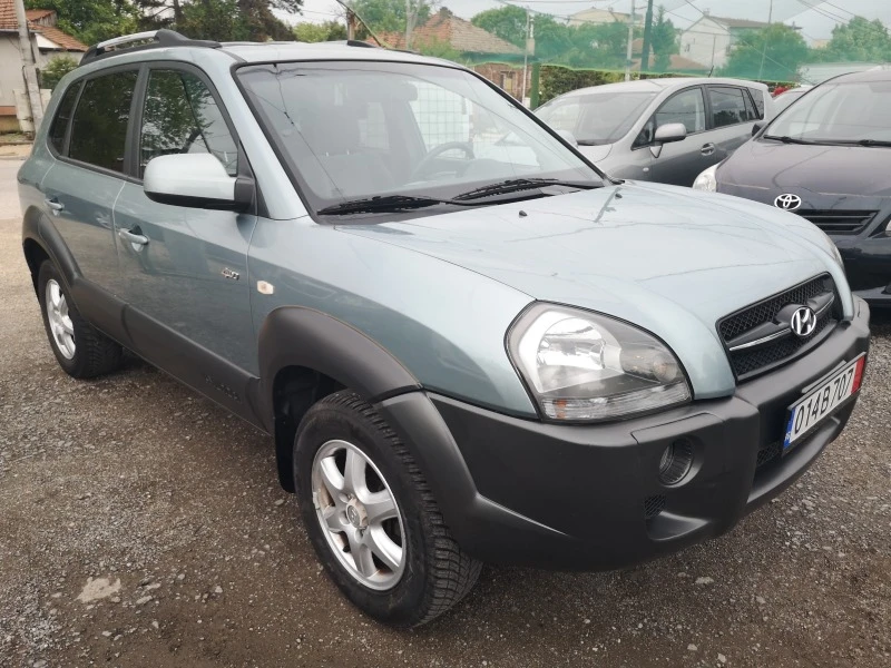 Hyundai Tucson 2.0i/4x4, снимка 2 - Автомобили и джипове - 45778818