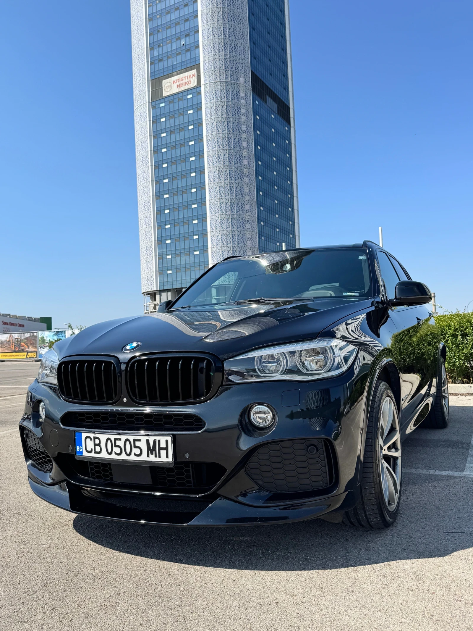 BMW X5 xDrive50i - изображение 2