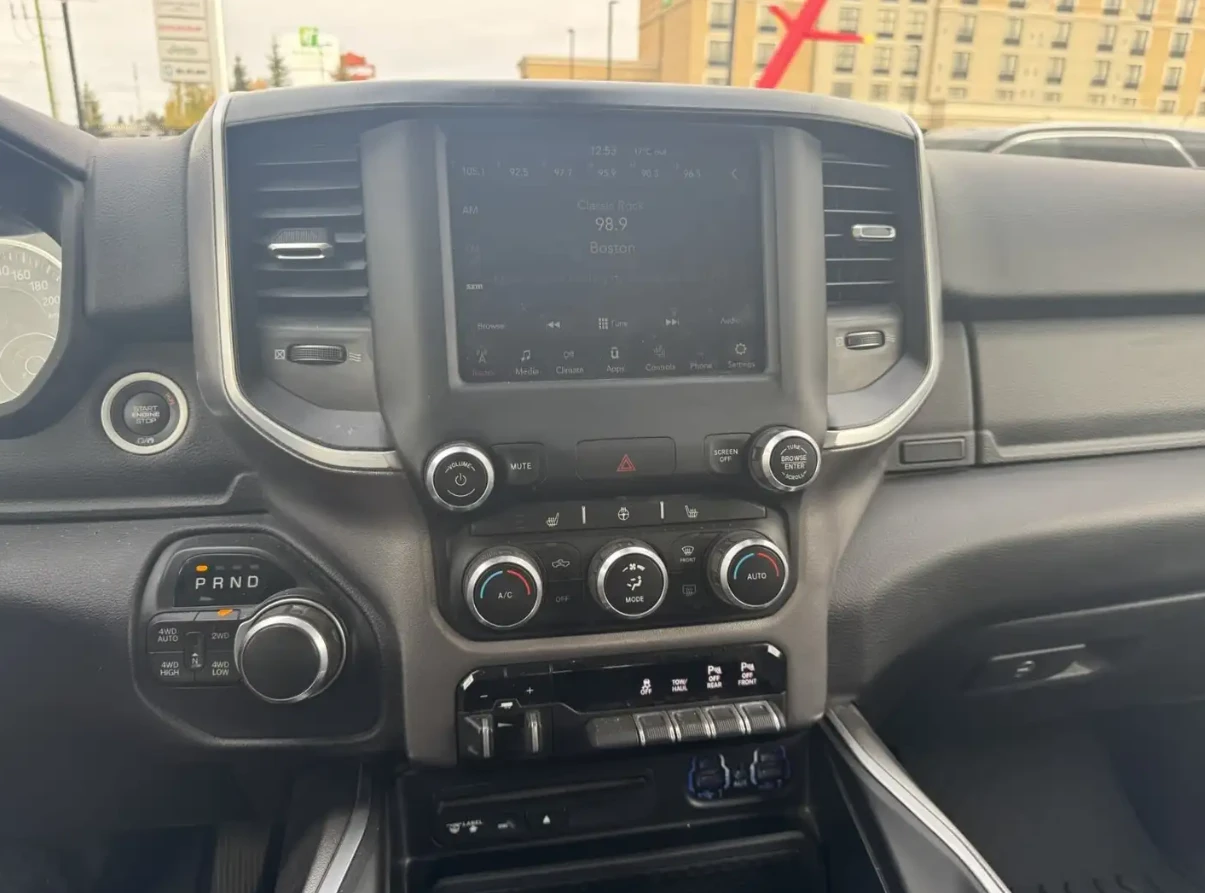 Dodge RAM 1500 2019 RAM 1500 Big Horn - изображение 10