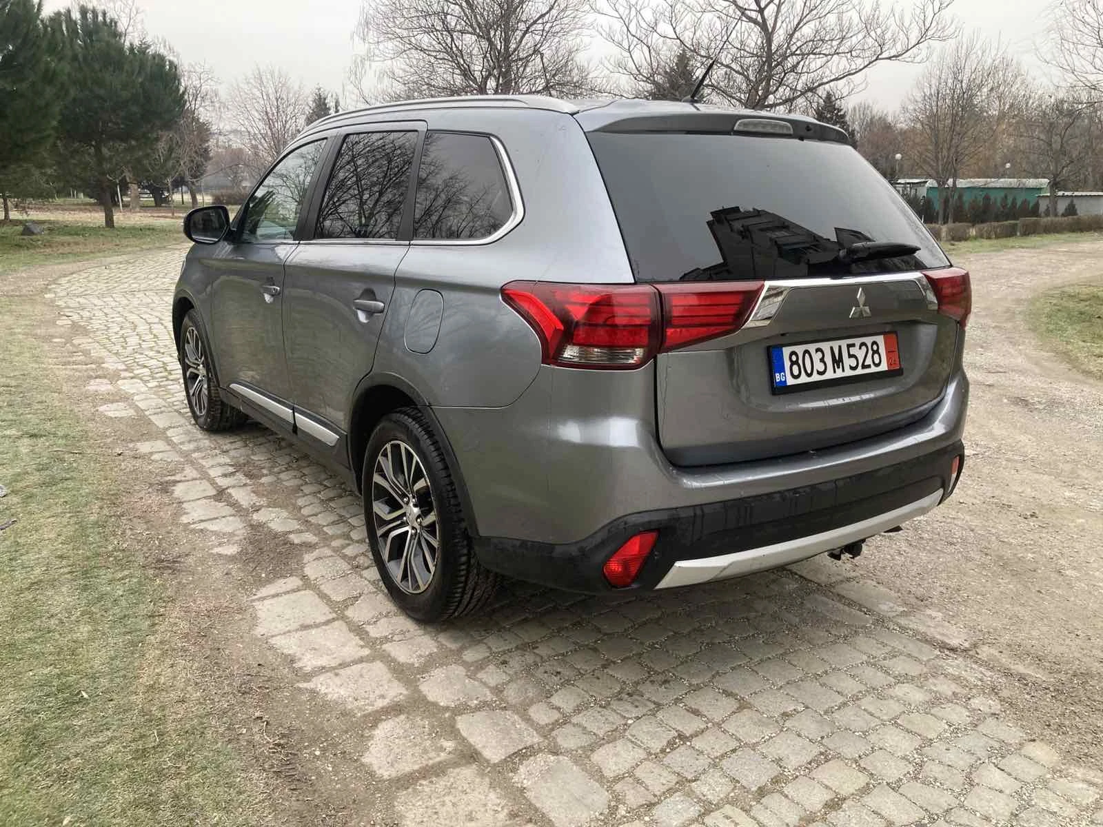 Mitsubishi Outlander Фейслифт Автоматик 4х4, снимка 5 - Автомобили и джипове - 53717230