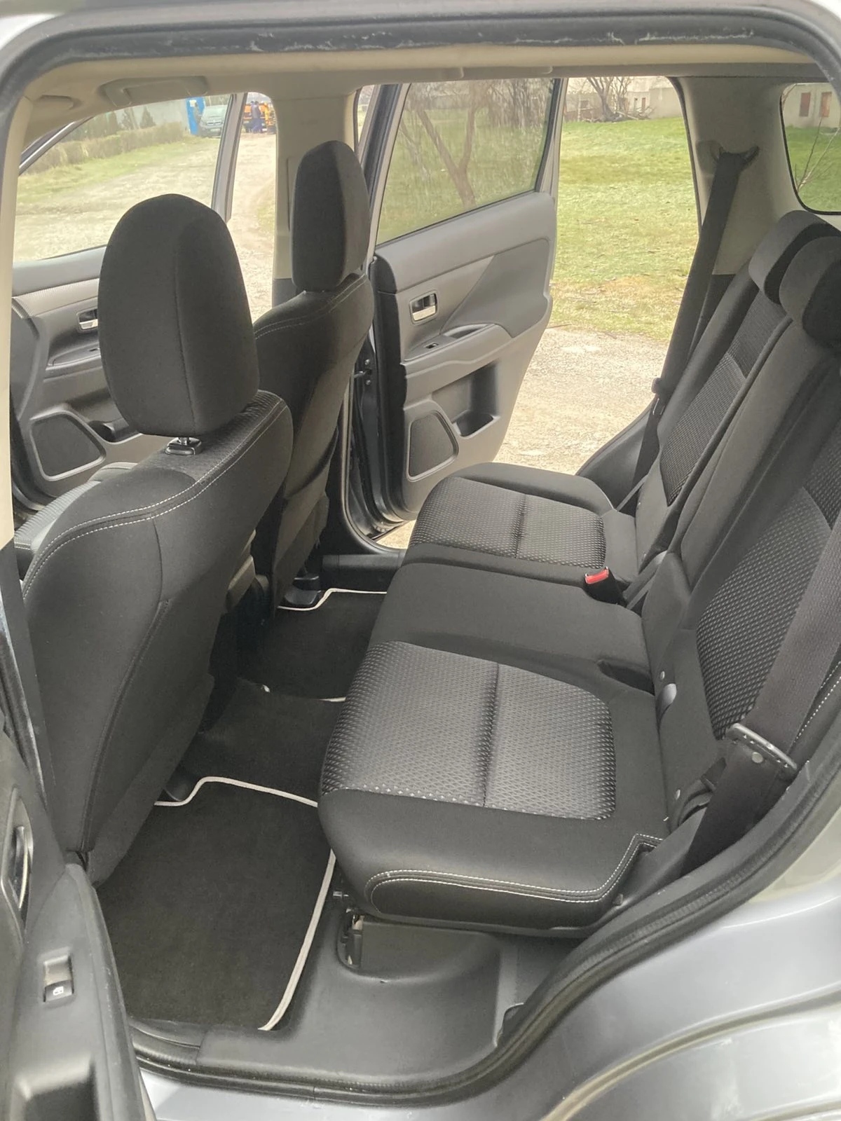 Mitsubishi Outlander Фейслифт Автоматик 4х4, снимка 12 - Автомобили и джипове - 53717230