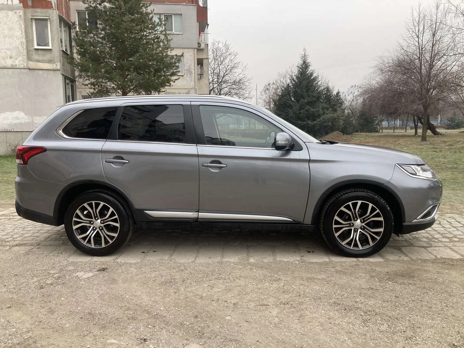 Mitsubishi Outlander Фейслифт Автоматик 4х4, снимка 7 - Автомобили и джипове - 53717230