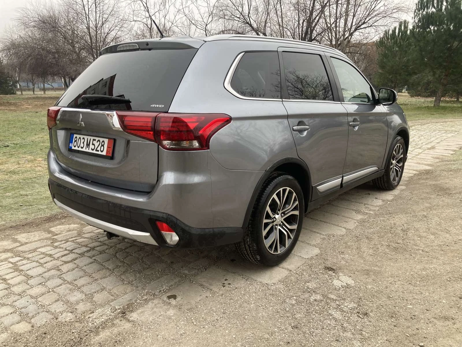 Mitsubishi Outlander Фейслифт Автоматик 4х4, снимка 6 - Автомобили и джипове - 53717230