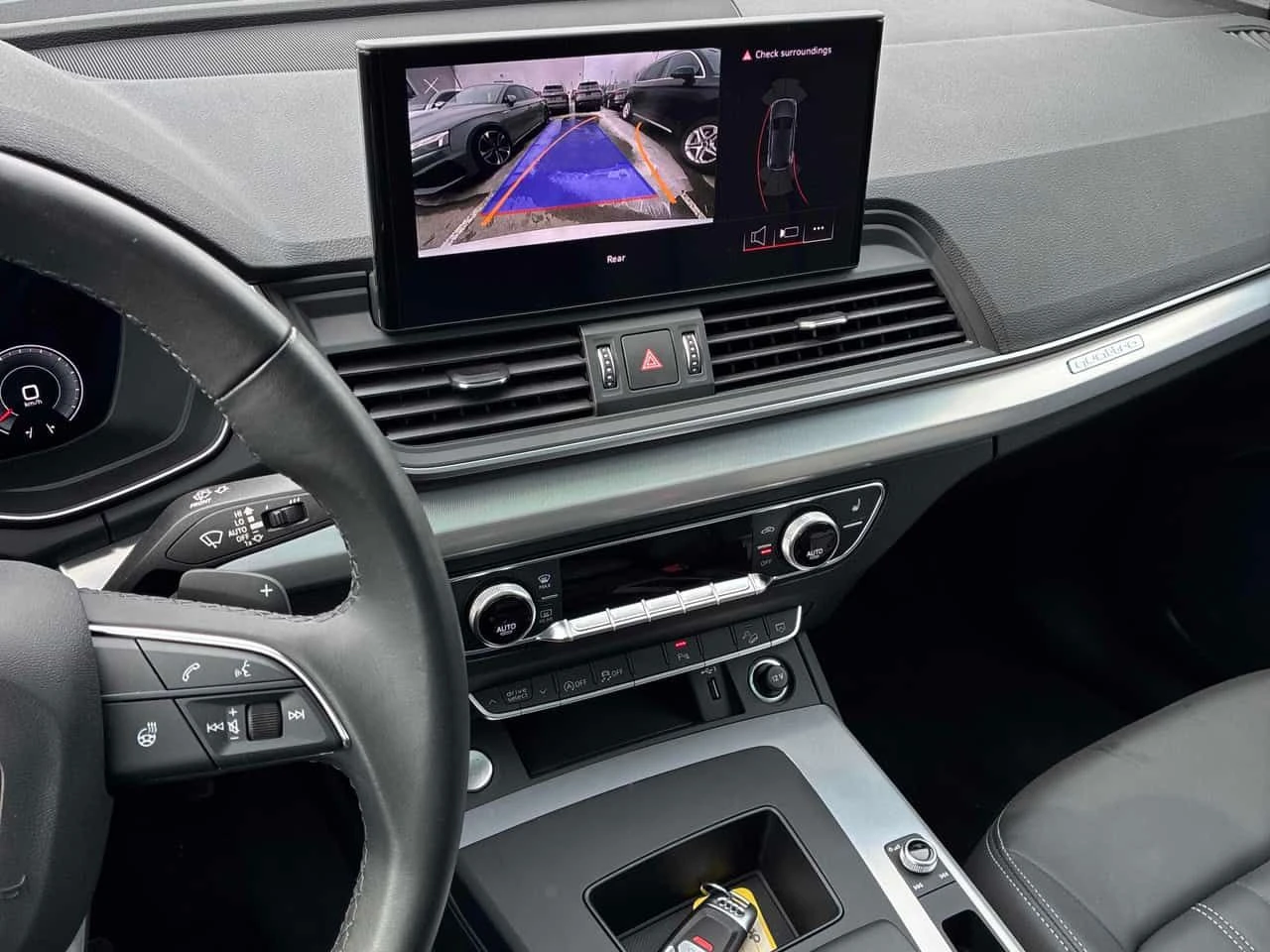 Audi Q5 Progressiv/ДИСТРОНИК/ПАНОРАМА/ПРЕДСТАВИТЕЛСТВО, снимка 9 - Автомобили и джипове - 54033599