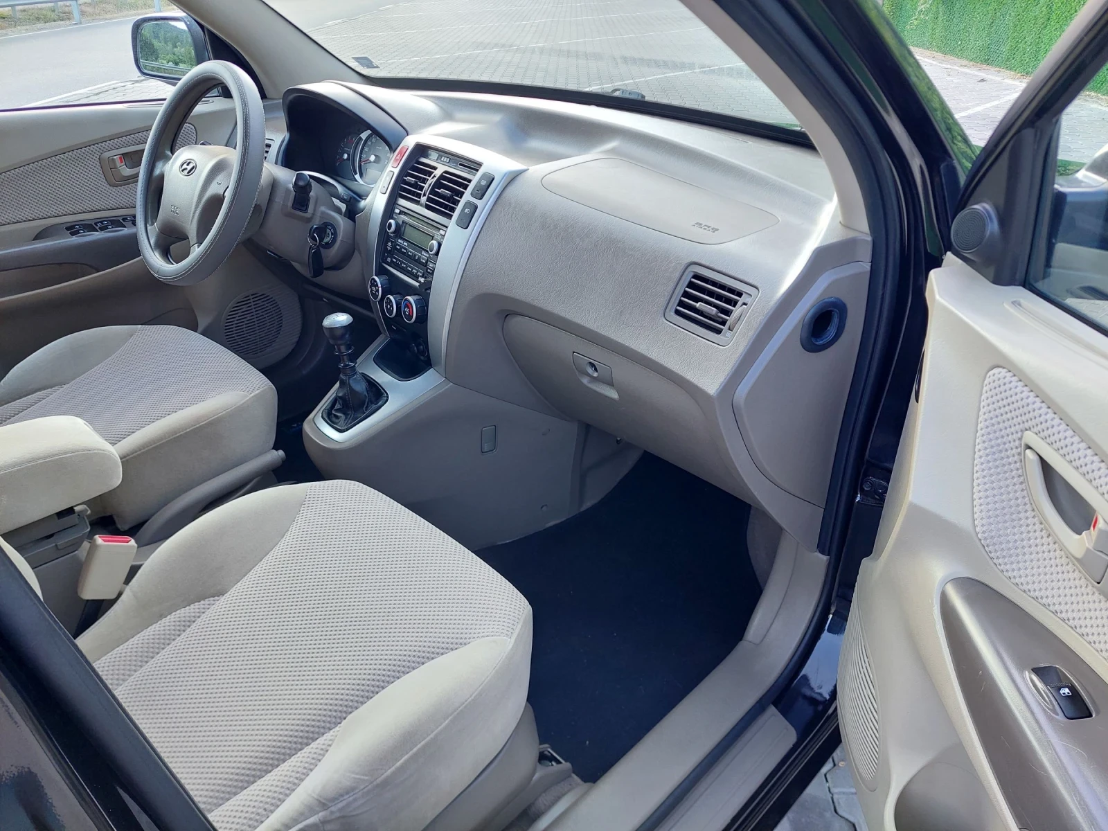 Hyundai Tucson 2.0crdi, снимка 11 - Автомобили и джипове - 54742125