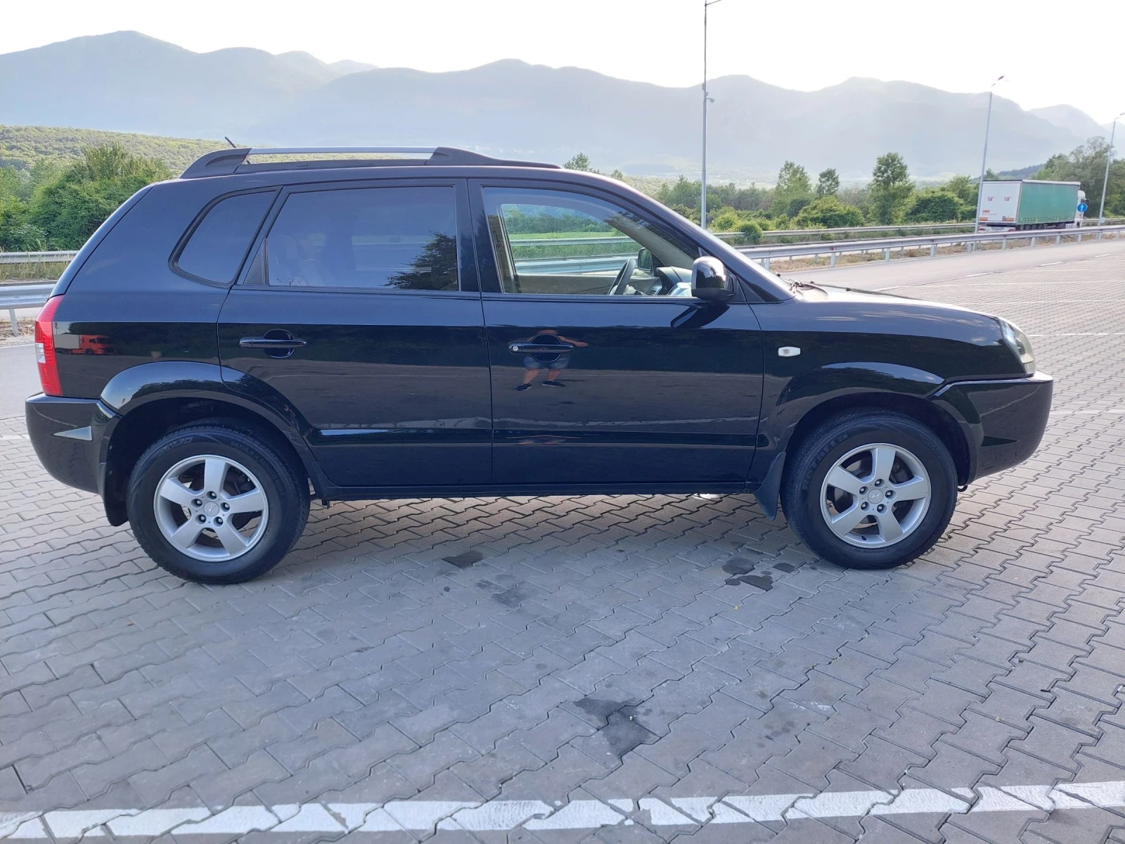 Hyundai Tucson 2.0crdi, снимка 2 - Автомобили и джипове - 54742125