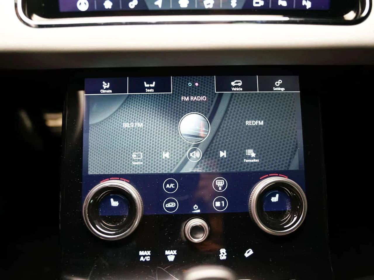 Land Rover Range Rover Evoque FIRST EDITION | MERIDIAN | HUD | PANO | CARFAX, снимка 17 - Автомобили и джипове - 54800639