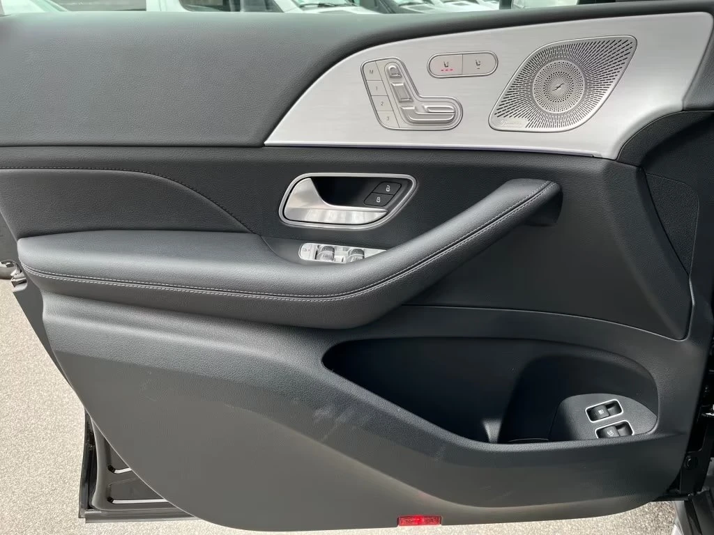 Mercedes-Benz GLE 400 e / AMG / NIGHT / BURM / PANO / 360 / MULTIBEAM / , снимка 6 - Автомобили и джипове - 55815785