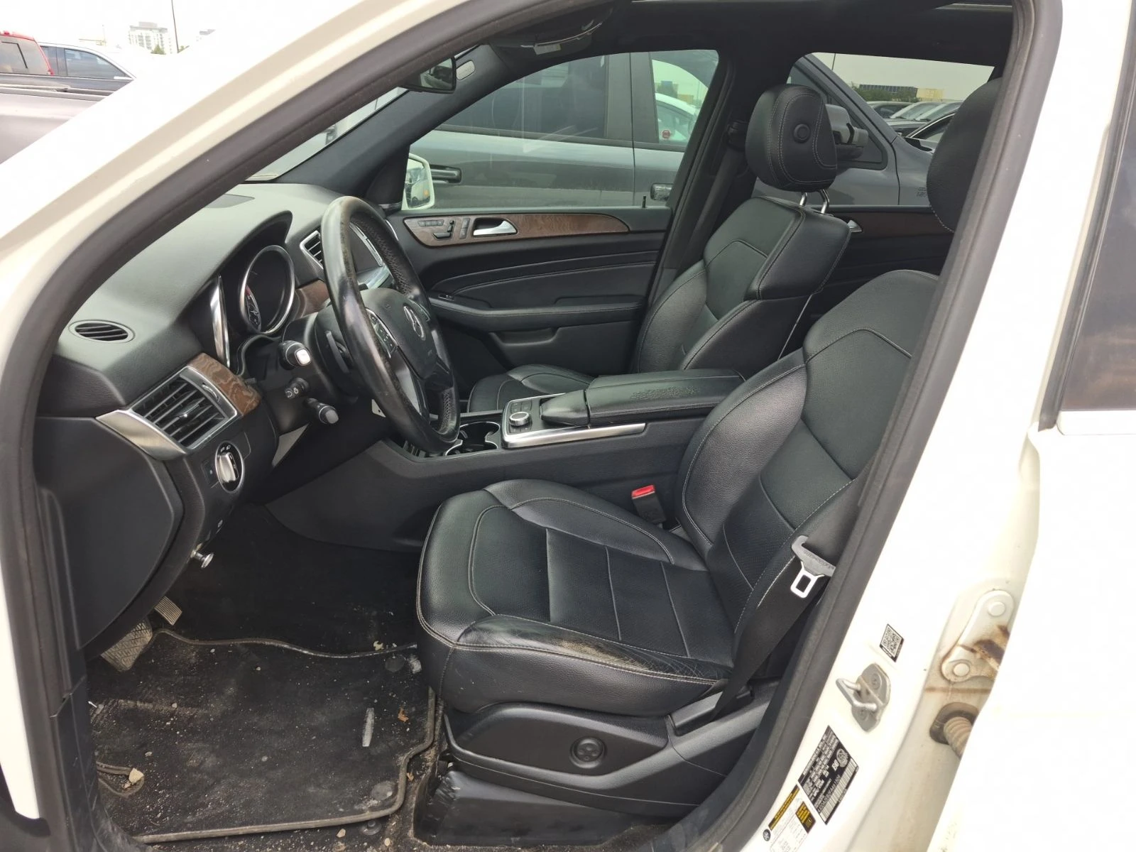 Mercedes-Benz ML 350 AMG-pack* Harman/Kardon* Сляпа точка* Въздух* Пано, снимка 5 - Автомобили и джипове - 56047755