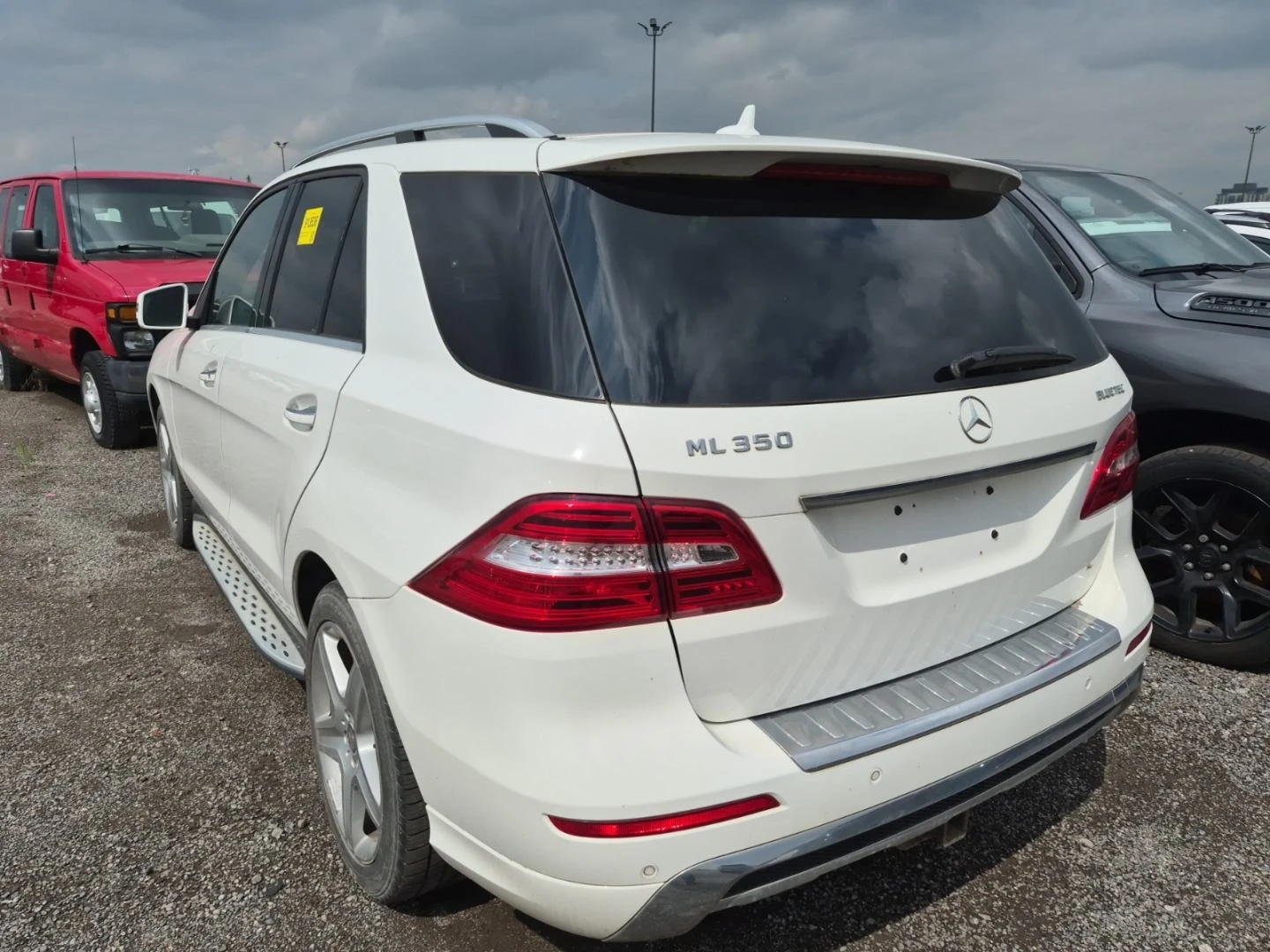 Mercedes-Benz ML 350 AMG-pack* Harman/Kardon* Сляпа точка* Въздух* Пано, снимка 4 - Автомобили и джипове - 56047755