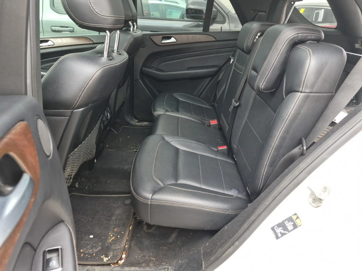 Mercedes-Benz ML 350 AMG-pack* Harman/Kardon* Сляпа точка* Въздух* Пано, снимка 9 - Автомобили и джипове - 56047755