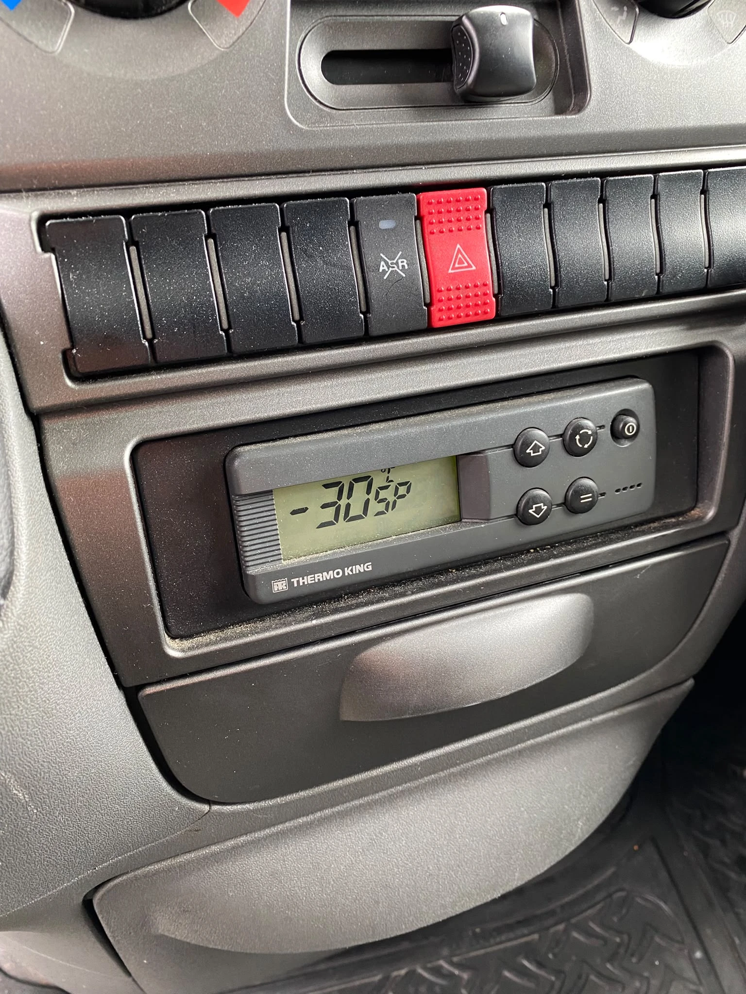 Iveco 35c15 * * * ХЛАДИЛЕН -30  С БОРД * * * , снимка 4 - Бусове и автобуси - 54822954