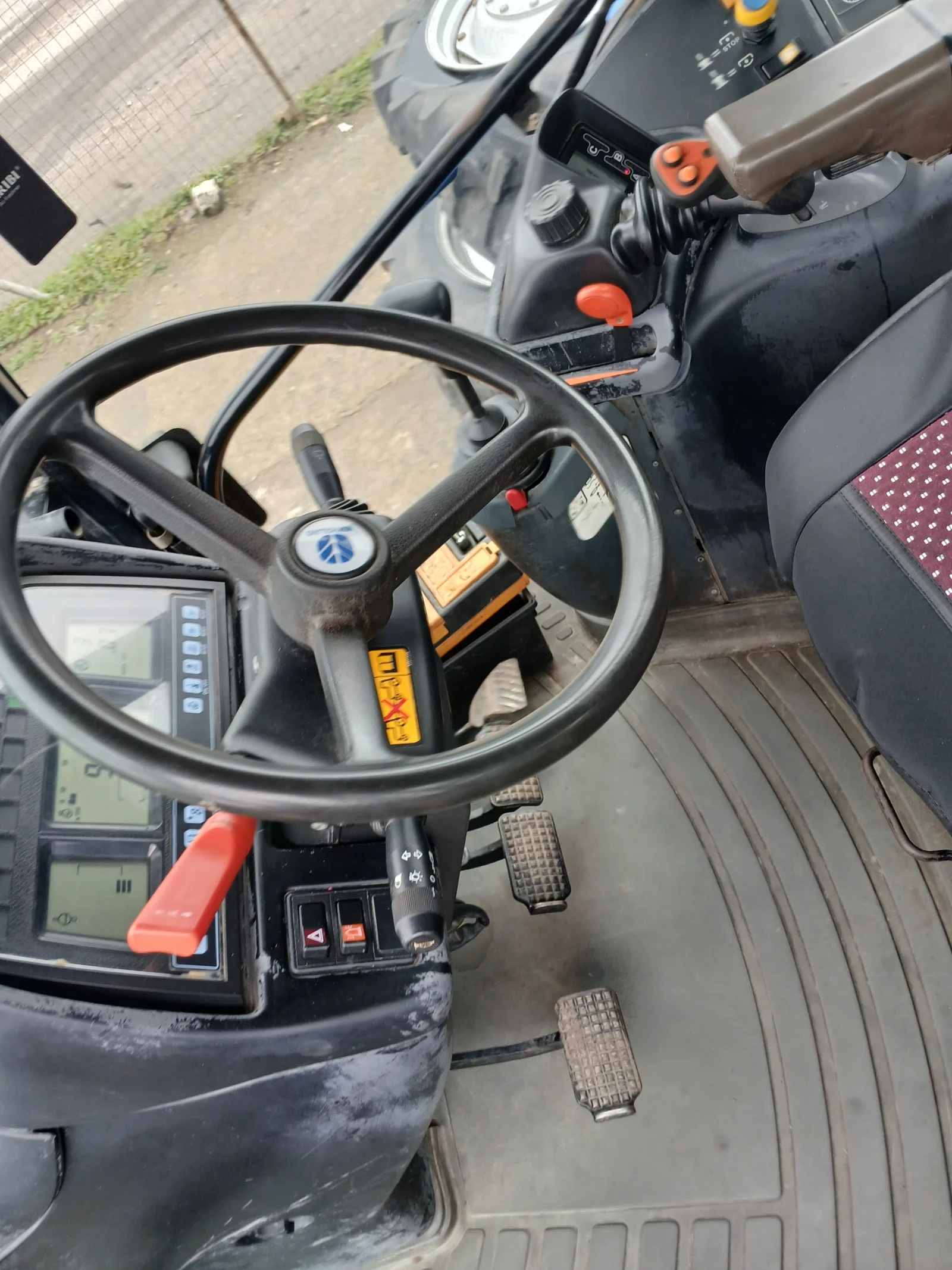 Трактор New Holland ТМ165, снимка 5 - Селскостопанска техника - 55329614