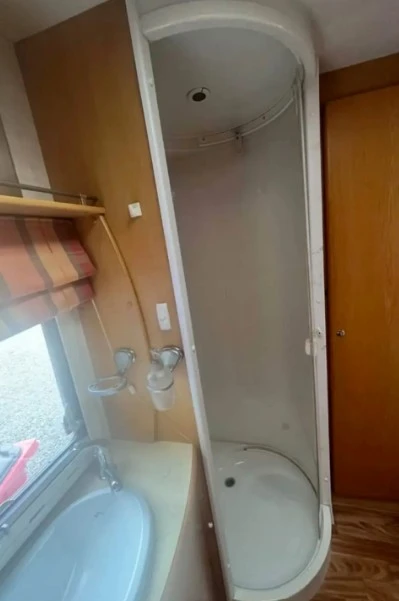 Каравана Eldis Crusader Sirocco 2005г., снимка 12 - Каравани и кемпери - 54043667