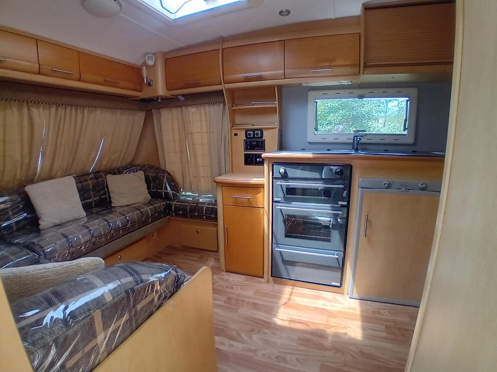 Каравана Eldis Crusader Sirocco 2005г., снимка 5 - Каравани и кемпери - 54349484