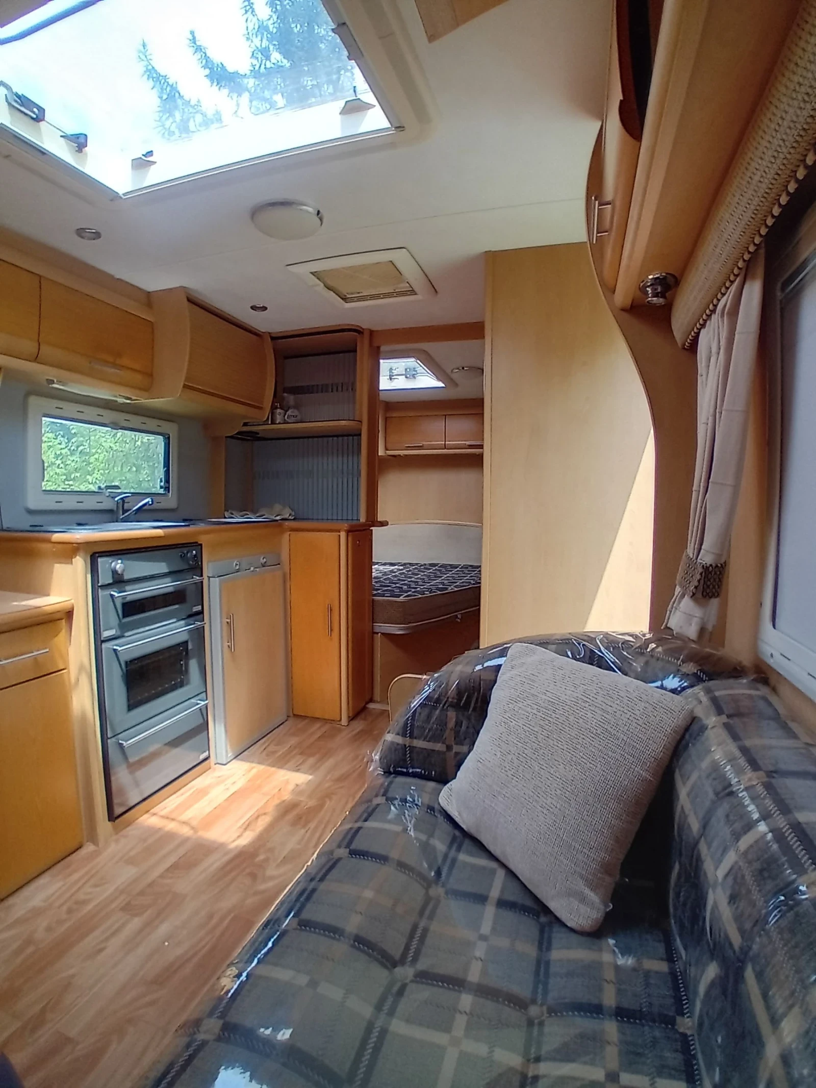 Каравана Eldis Crusader Sirocco 2005г., снимка 7 - Каравани и кемпери - 54349484