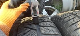 Гуми Зимни 235/55R17, снимка 3