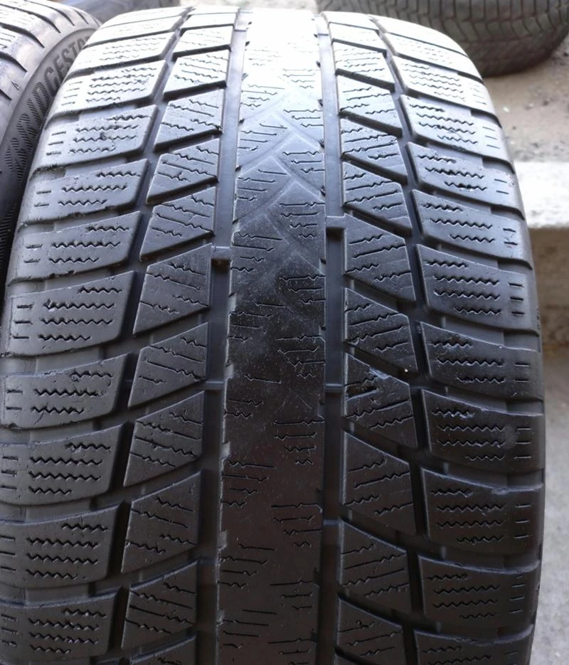 Гуми Зимни 255/40R20, снимка 2 - Гуми и джанти - 33499541