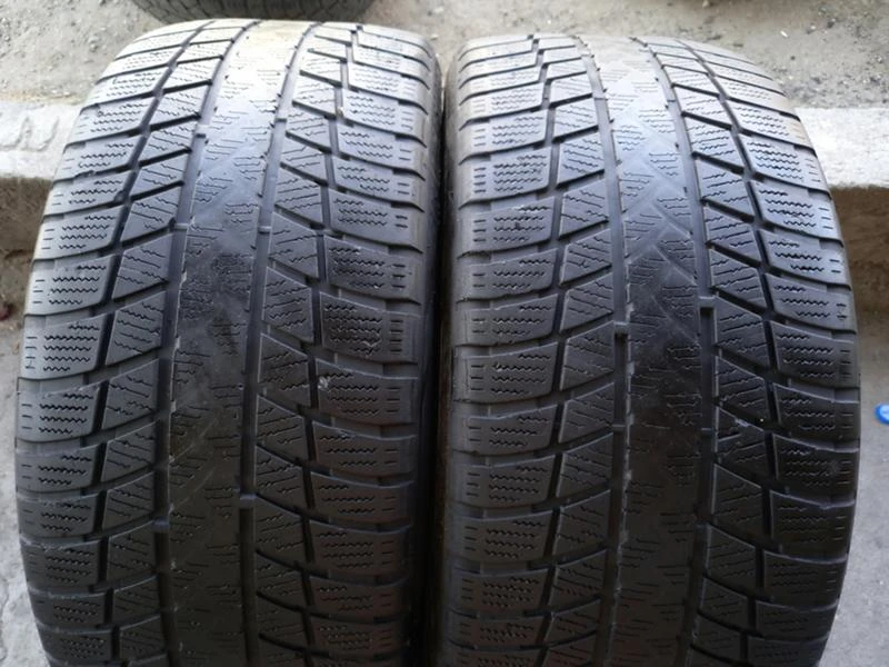 Гуми Зимни 255/40R20, снимка 1 - Гуми и джанти - 33499541